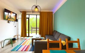 Cozy Riverfront Apartments With Garden And Mountain View