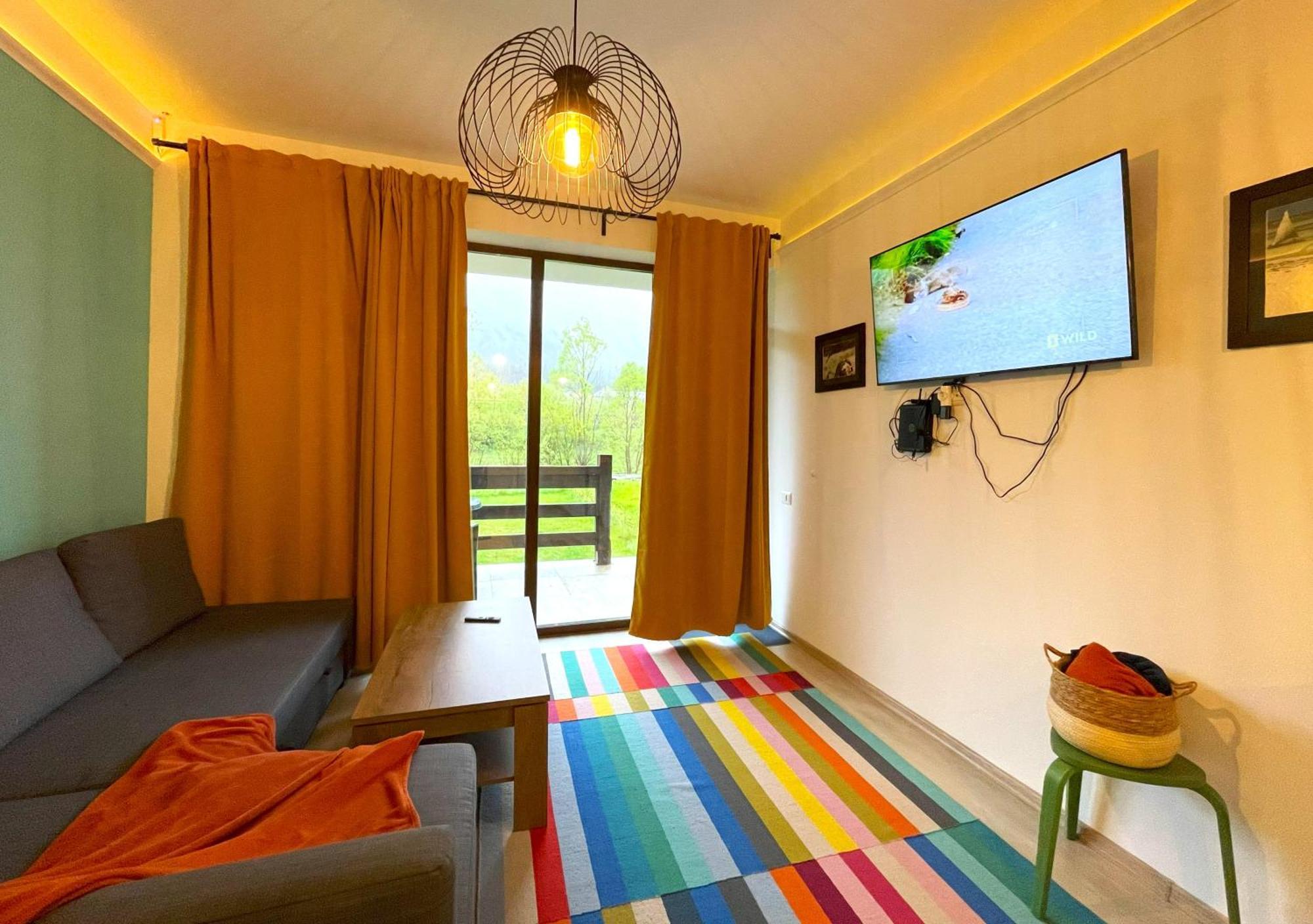 Cozy Riverfront Apartments With Garden And Mountain View Buşteni Exterior foto