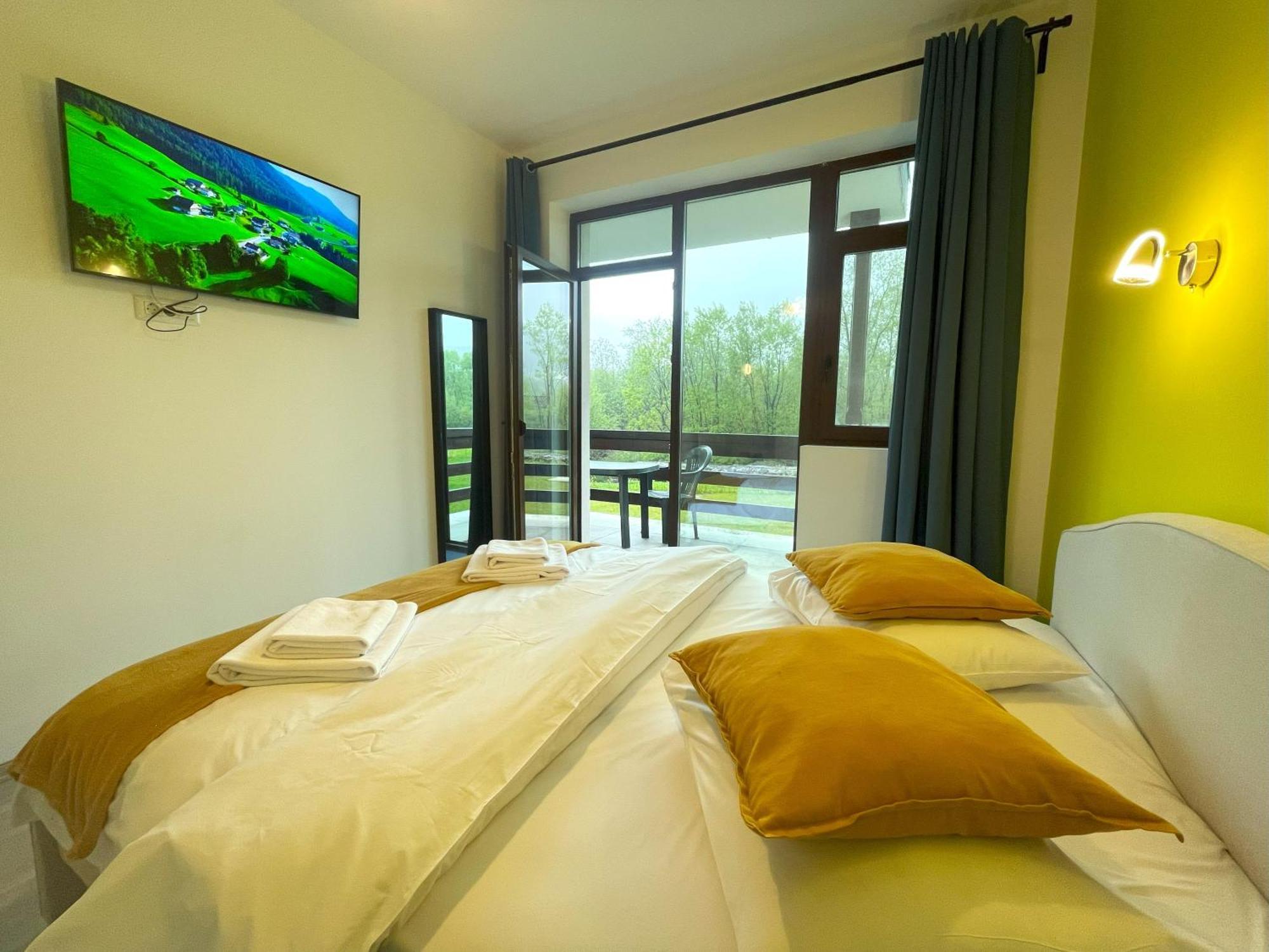 Cozy Riverfront Apartments With Garden And Mountain View Buşteni Exterior foto